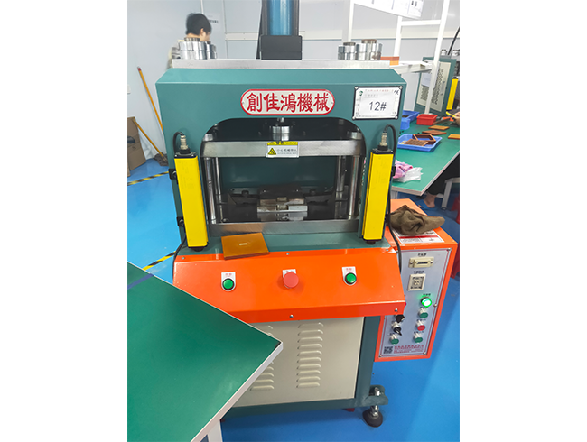 油壓鉚合機(jī)